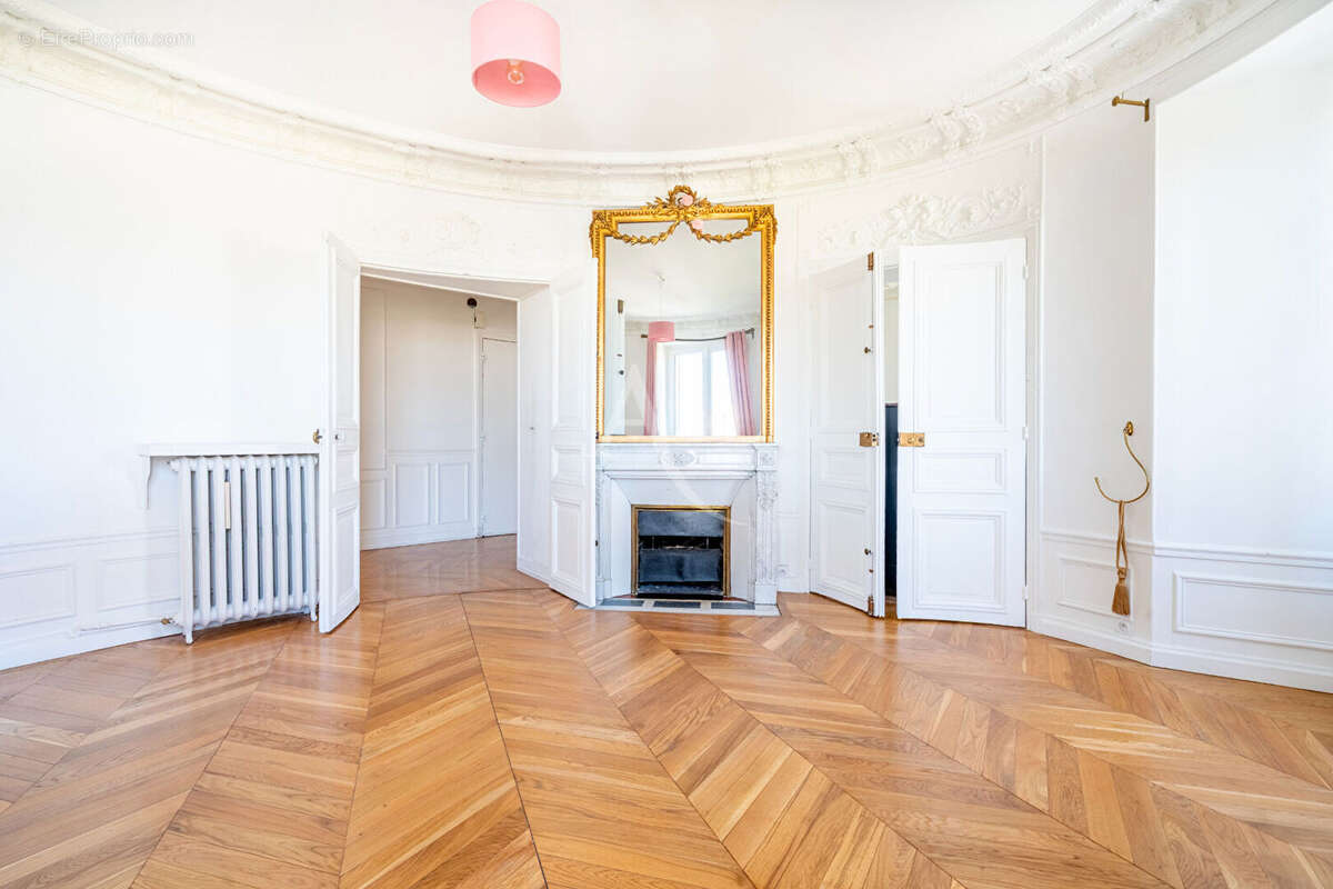 Appartement à PARIS-8E