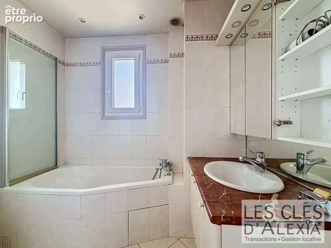 EXCLUSIVITÉ – LES CLÉS D’ALEXIA  Grand T5 de 117 m² – Vue imprenable sur Lyon ! - photo 13
