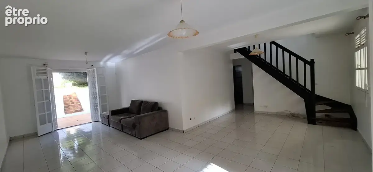 Maison 10 pièces 180 m² à vendre à Le Gosier (97190) - photo 2