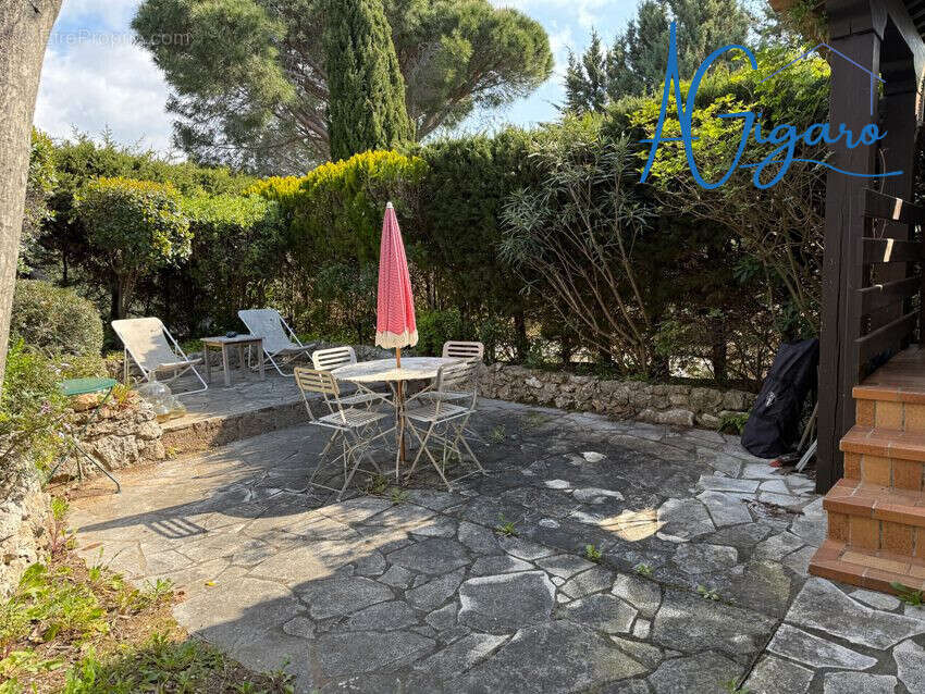 Terrasse et jardin côté colline - Appartement à LA CROIX-VALMER