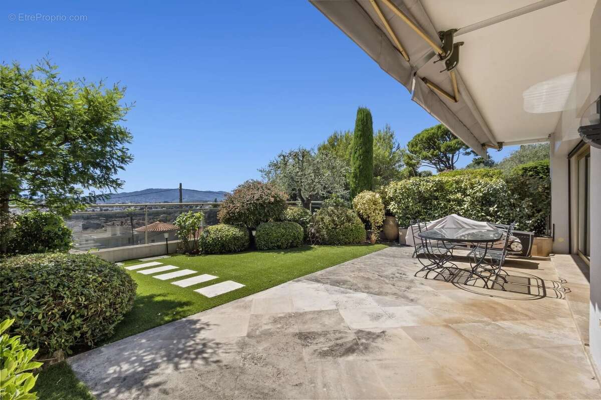 Appartement à LE CANNET