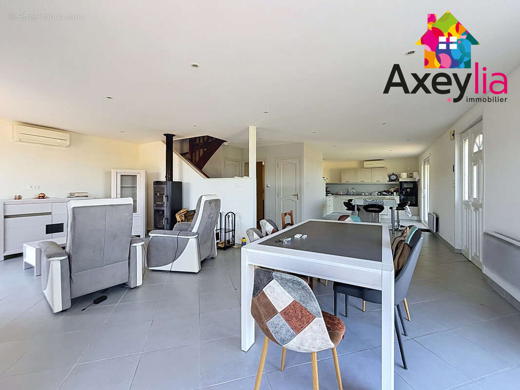 A vendre - saint-haon-le-vieux - maison familiale avec 5 chambres, sous-sol, terrain et belle vue - photo 10