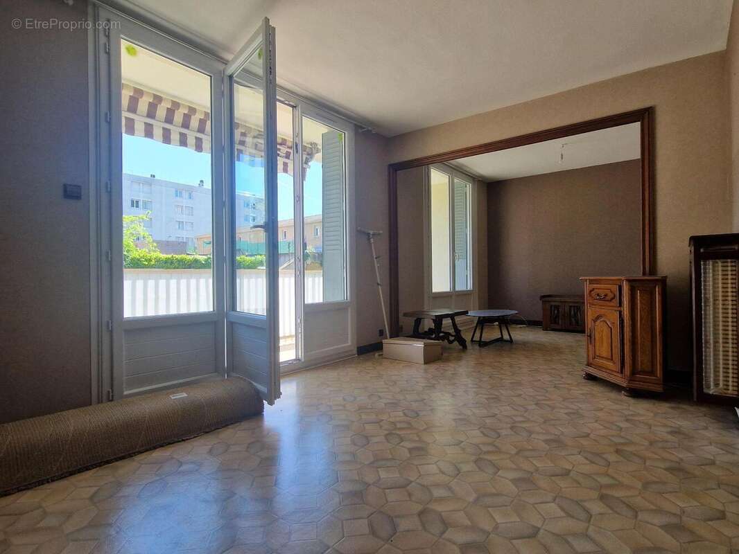   - Appartement à VENISSIEUX