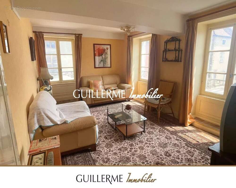 Appartement à SALORNAY-SUR-GUYE