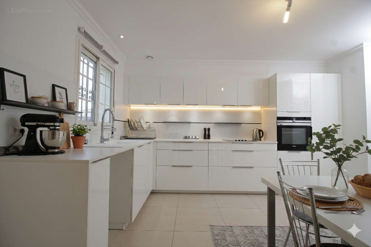 Maison à SAINT-LAURENT-D'AIGOUZE