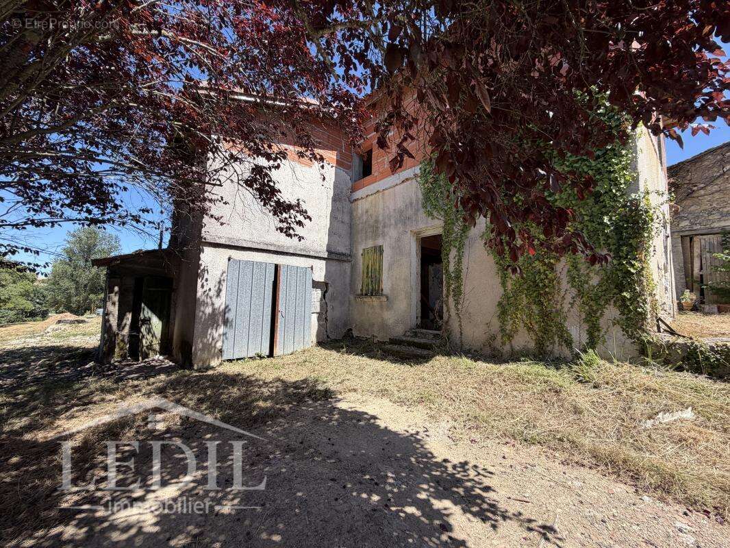 Maison à finir avec jardin et puits - photo 3
