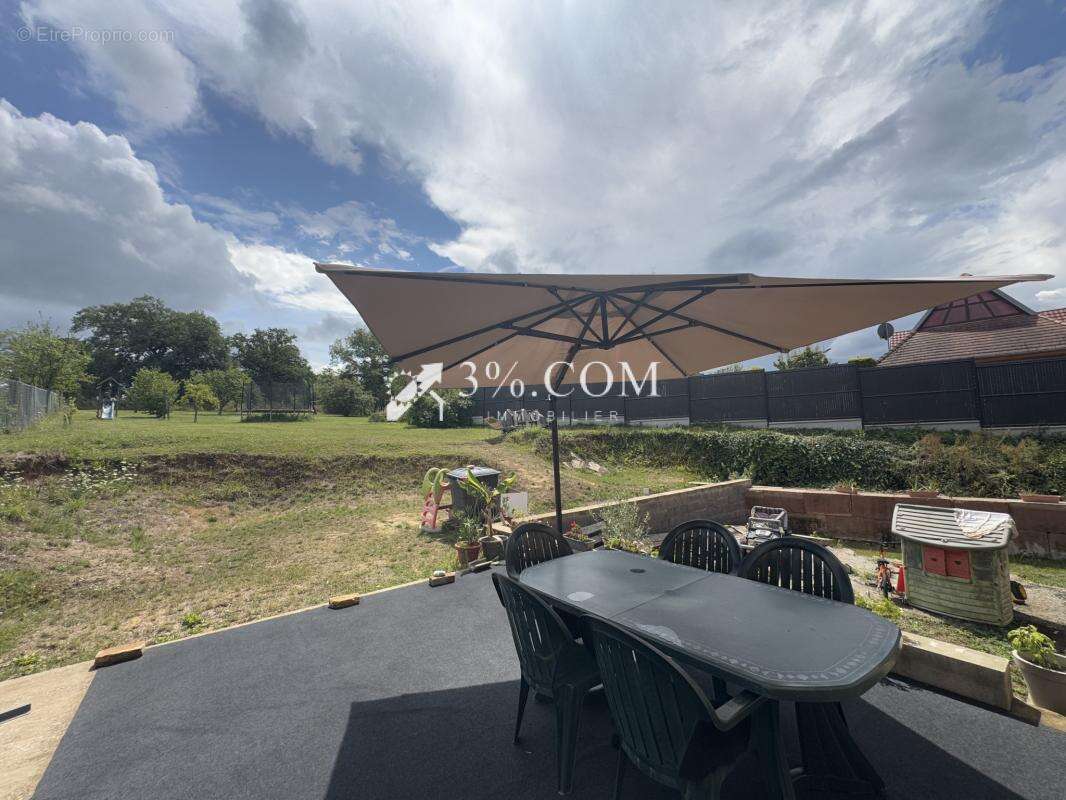 3%COM Une  grande maison rénovée avec dépendance sur 32 ares - photo 13
