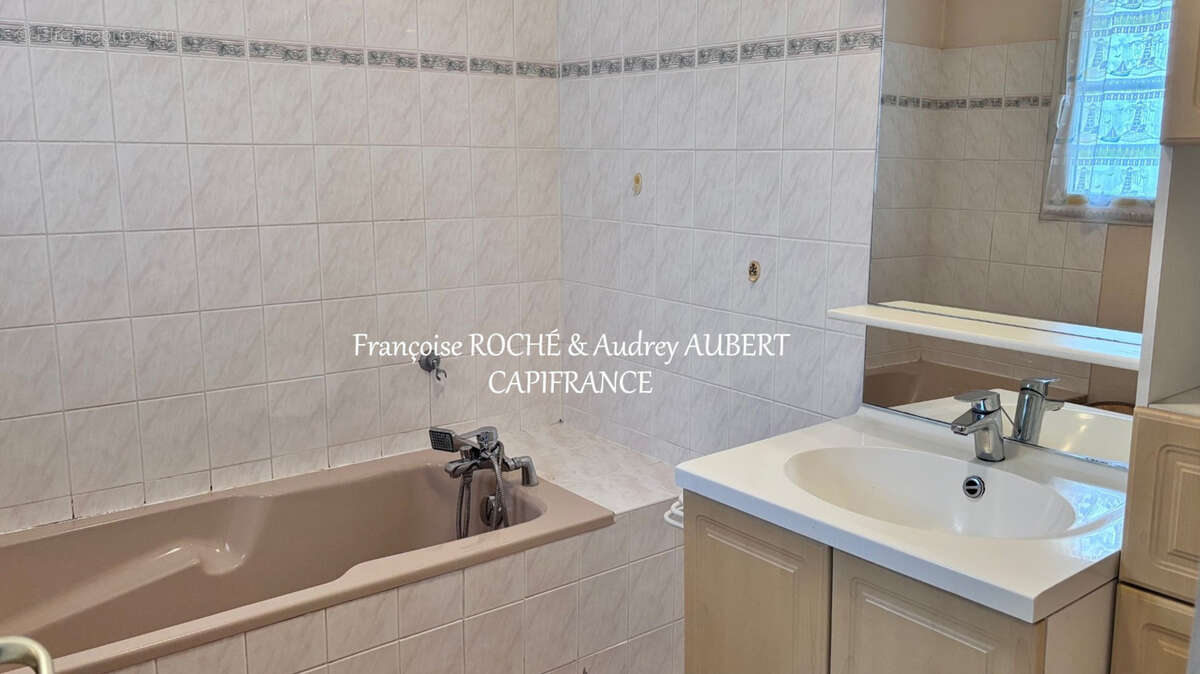 Maison 88m2 - plain-pied - 4 pièces - 3 chambres - garage - jardin clos à SAINTES (17)- Quartier La Fenètre - photo 10