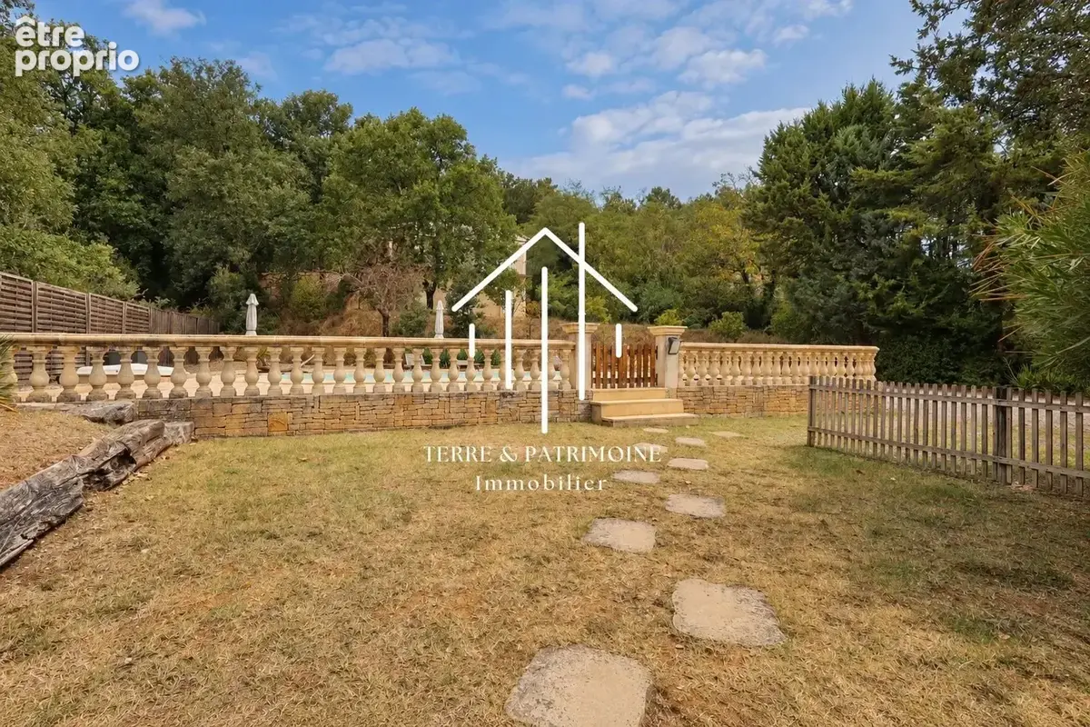 Villa avec piscine et garage. - photo 15