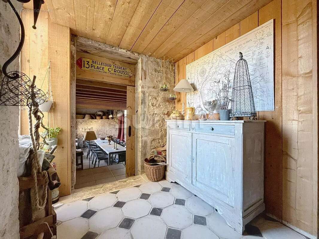 Maison à MONTBELLET