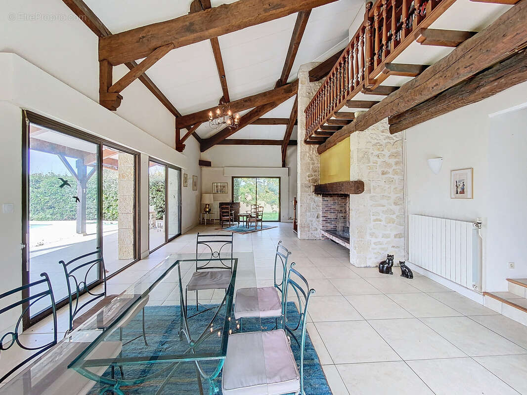 Maison à CASTERA-VERDUZAN