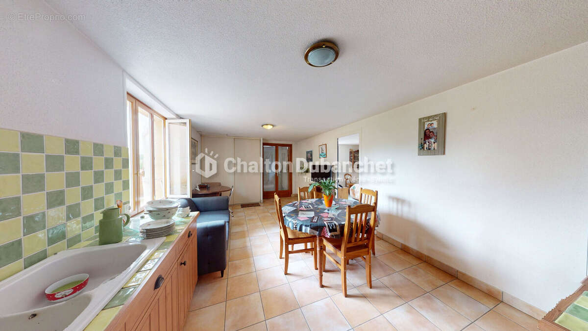 SAINT DENIS DE CABANNE (42) - Maison 6 pièces 175 m2 avec dépendances et terrain - photo 11