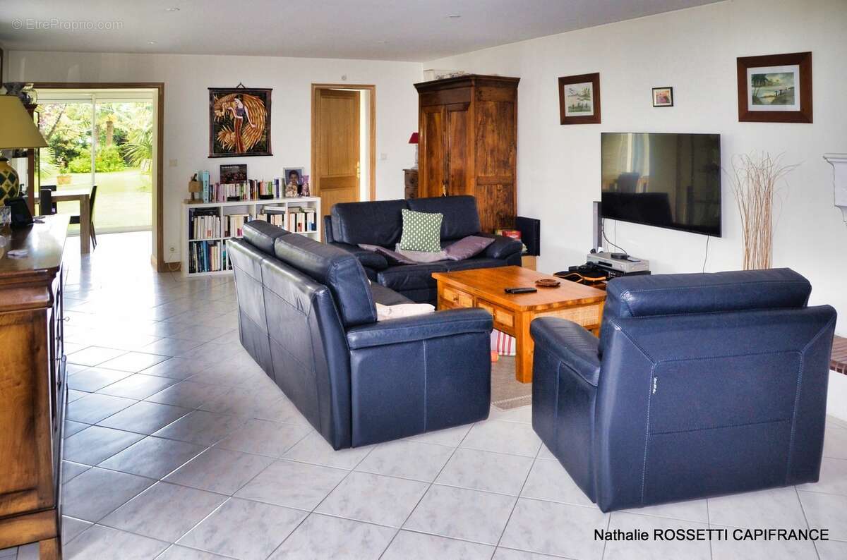 Maison à vendre 6 pièces LA GREVE SUR MIGNON (17)Maison de charme avec jardin paysagé et dépendance – 133 m² habitables sur 947  - photo 15