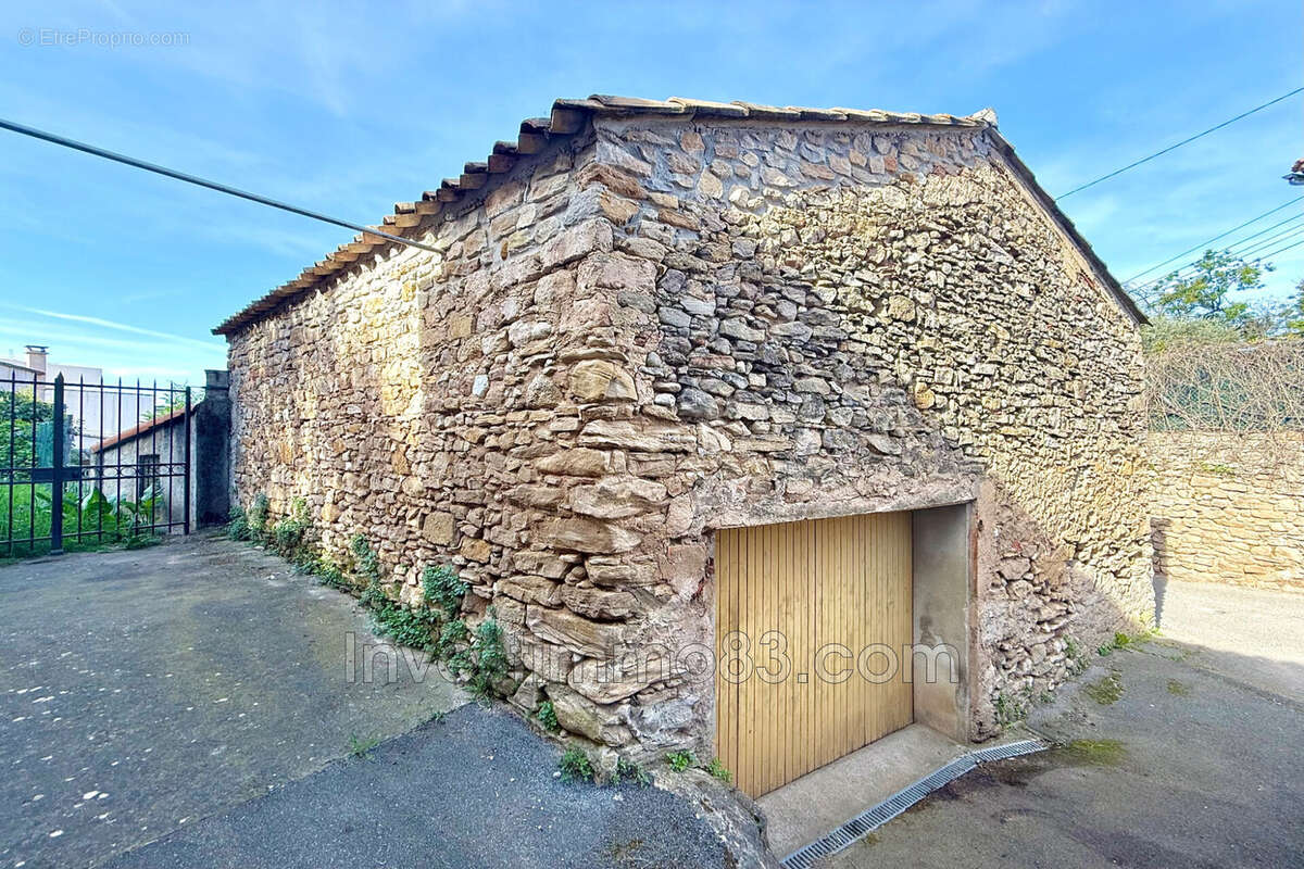 Terrain à POURRIERES