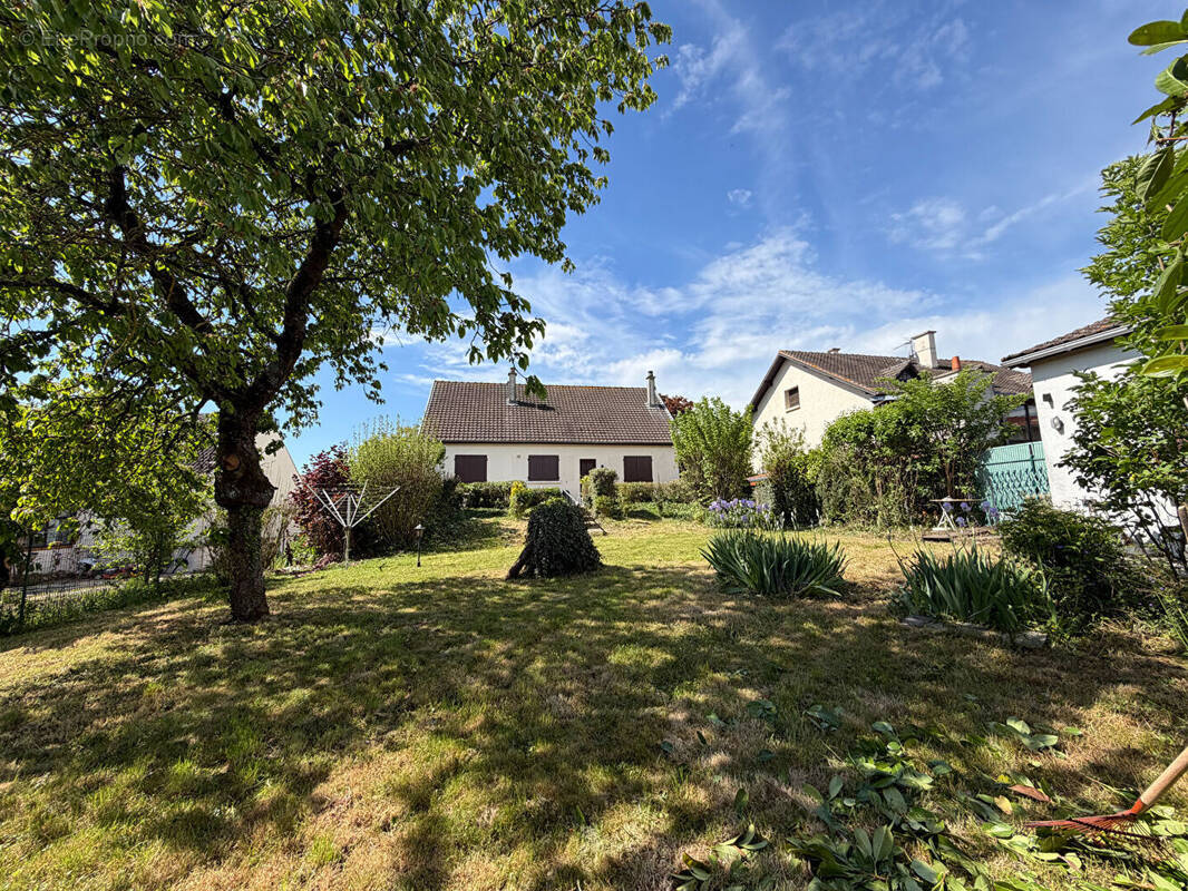 Maison à CHAMPFLEURY