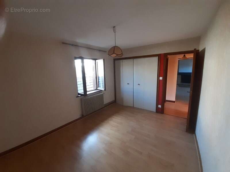 Appartement à PANISSIERES