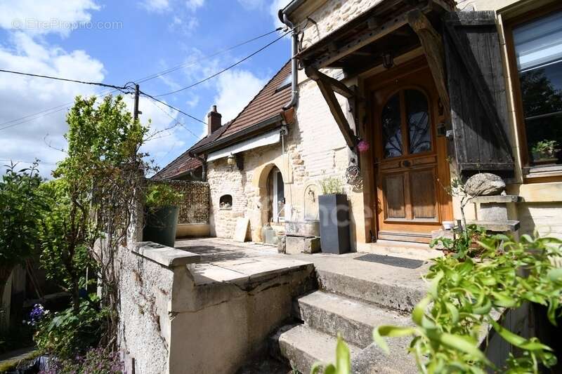 Maison à CHAULGNES