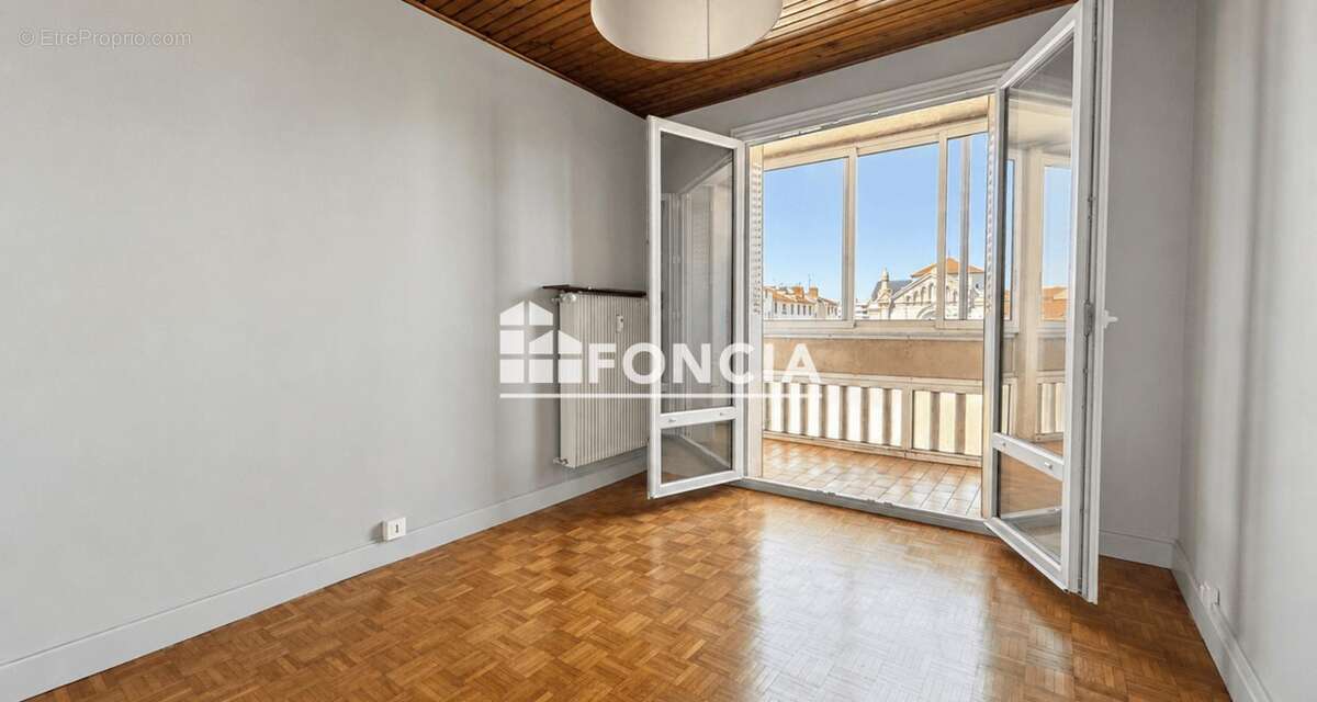 T4 traversant au dernier étage – Balcon plein sud – Loggia – Garage – Vue dégagée - photo 3