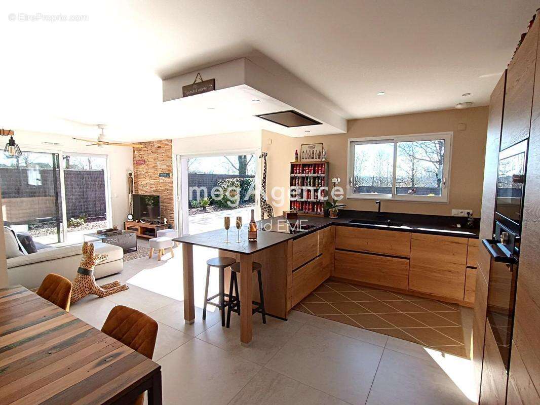 5 Pièces, 3 chambres, 104 m2, piscine, AIZENAY - photo 2