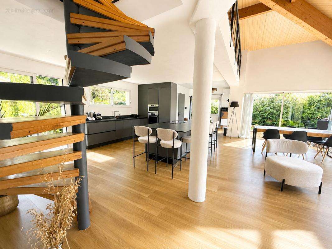 Maison 170 m² à Lacanau  - photo 2