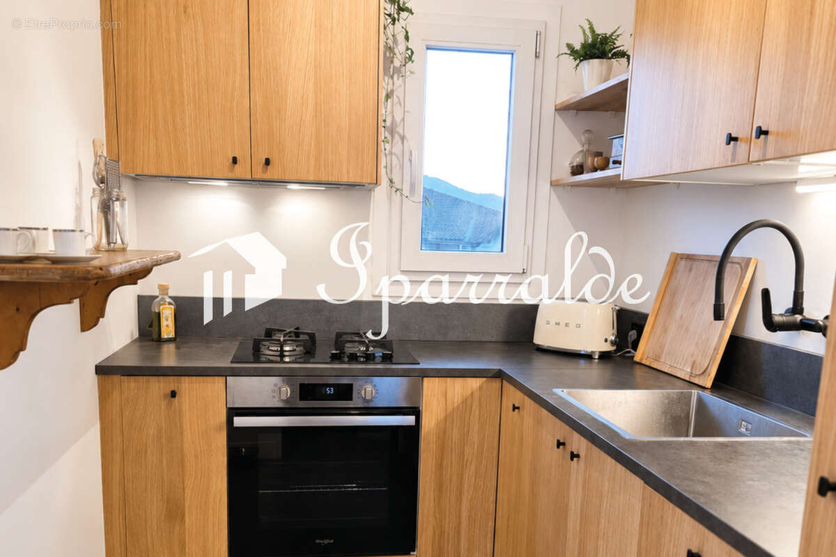 Appartement T3 bis meublé avec balcons   Centre-ville d'Hendaye   74 m2 - photo 3