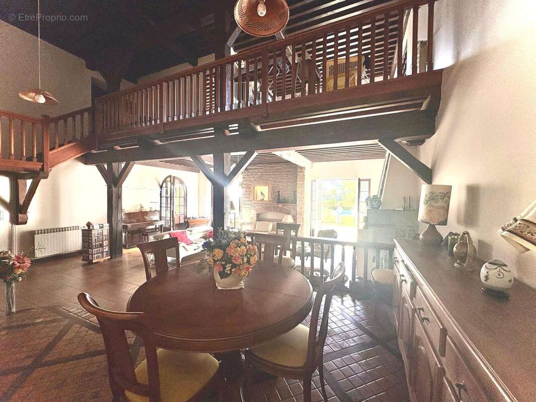 Maison à EYZIN-PINET