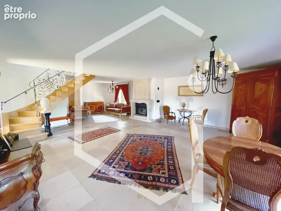 Magnifique propriété - 3 chambres - à quelques minutes du centre-ville de Cosne sur Loire - photo 2