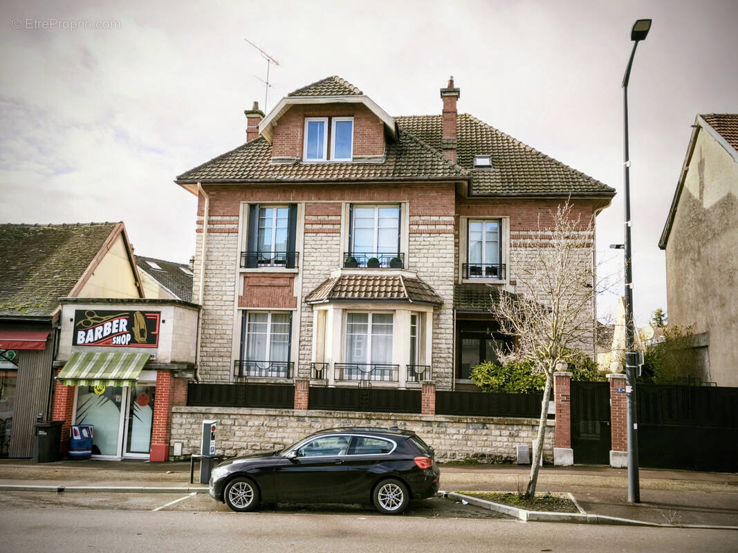 Maison à PONT-SAINTE-MARIE