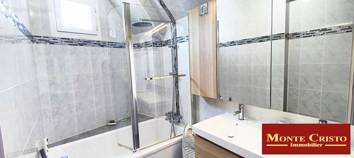 SALLE DE BAINS - Appartement à ROCQUENCOURT