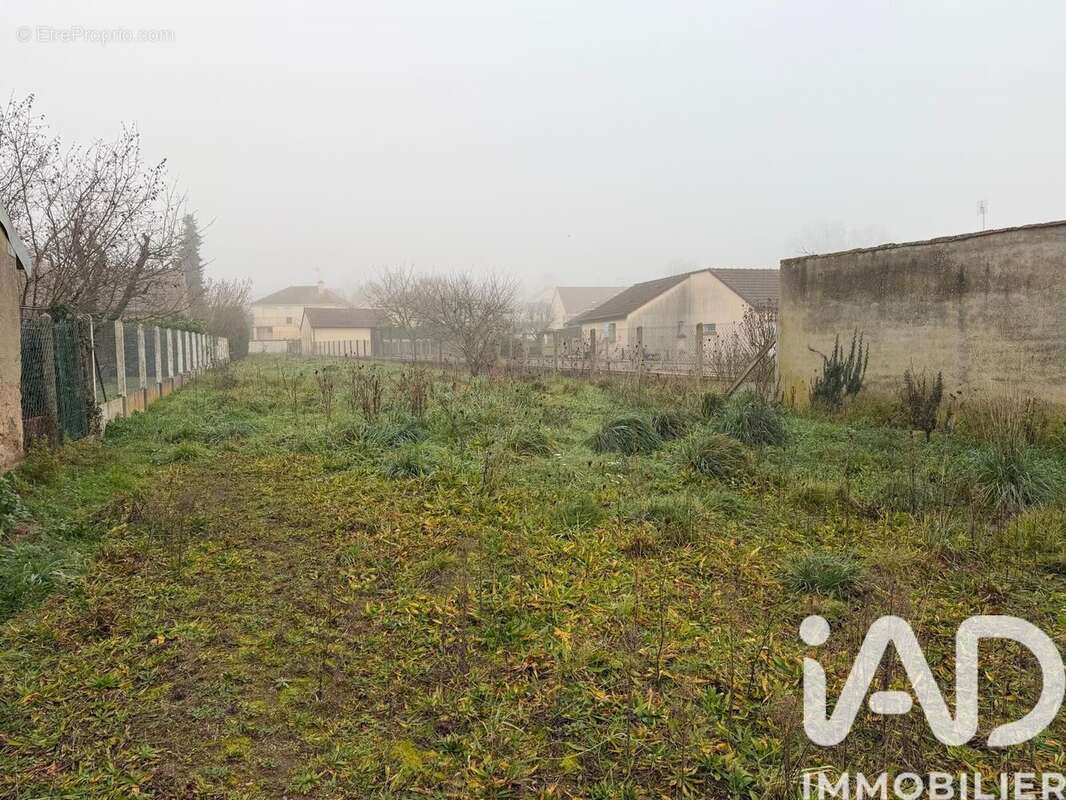 Photo 3 - Terrain à SAINT-YAN