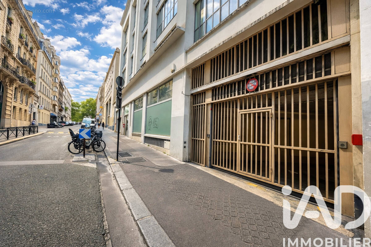 Photo 1 - Parking à PARIS-9E