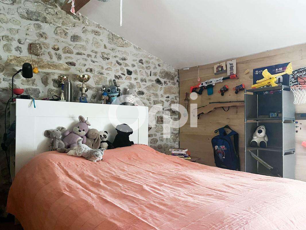 Maison à SAINT-LAURENT-DE-LA-PREE