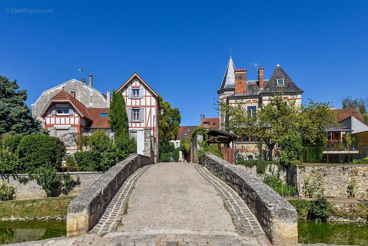 Appartement à BRIE-COMTE-ROBERT