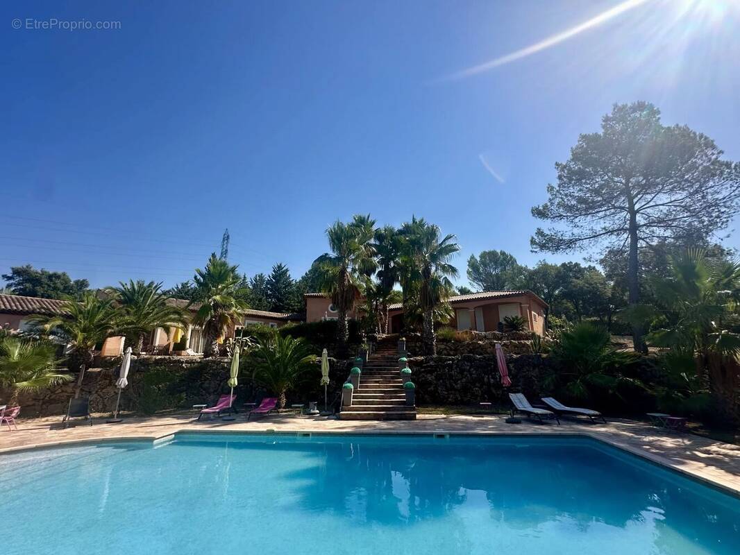 Maison à ROQUEBRUNE-SUR-ARGENS