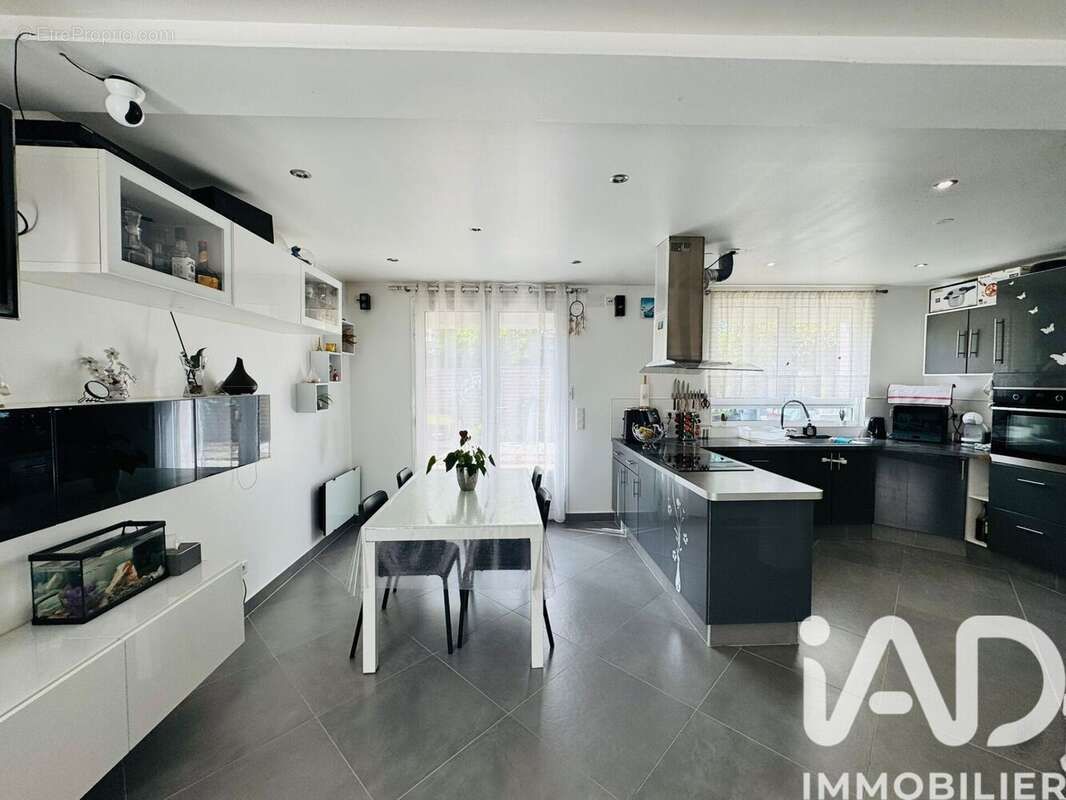 Photo 2 - Maison à SAVIGNY-SUR-ORGE