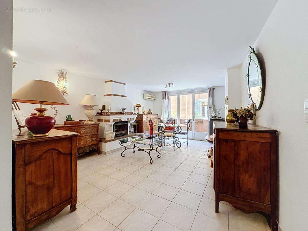 Maison à ROQUEBRUNE-SUR-ARGENS