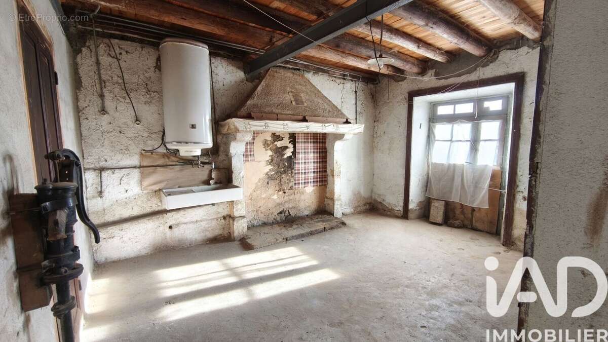 Maison 93 m² à Saint-Pierre-Du-Champ  - photo 2
