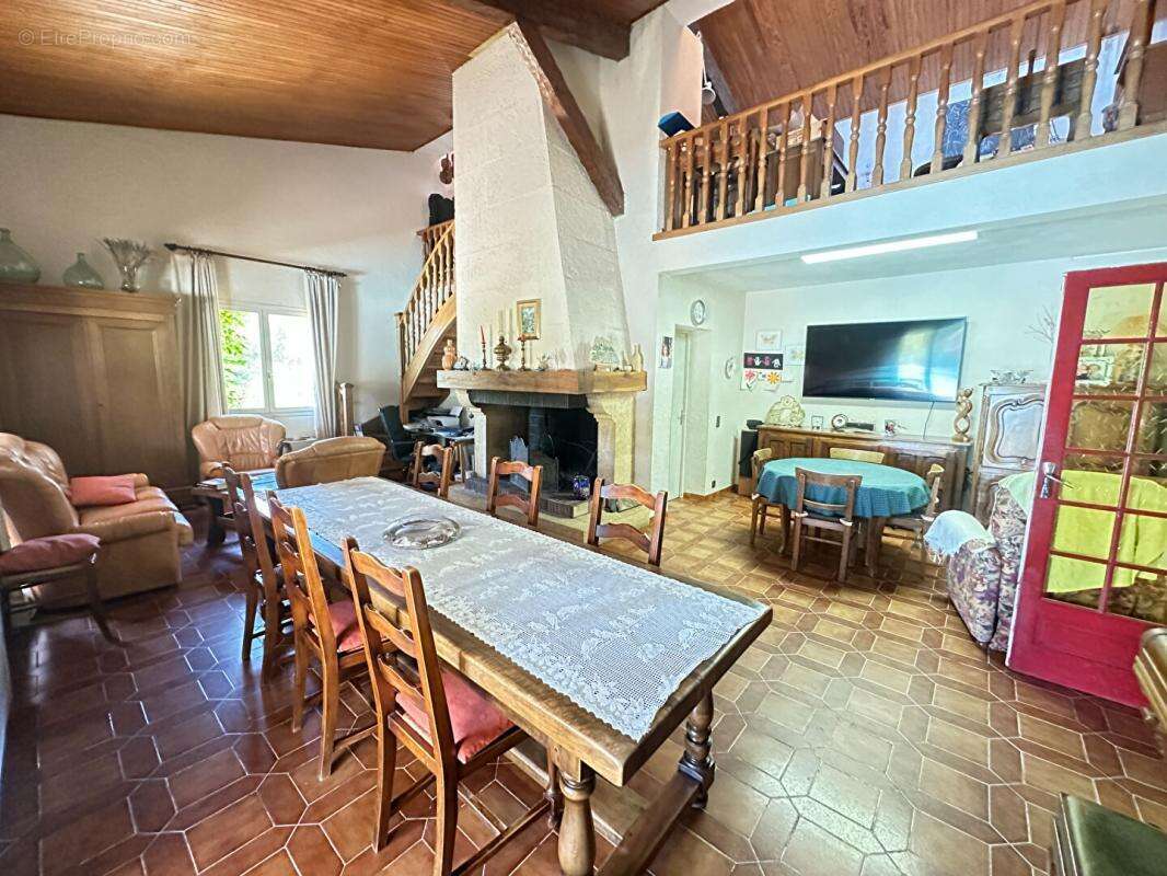Maison à LA TOUR-D'AIGUES