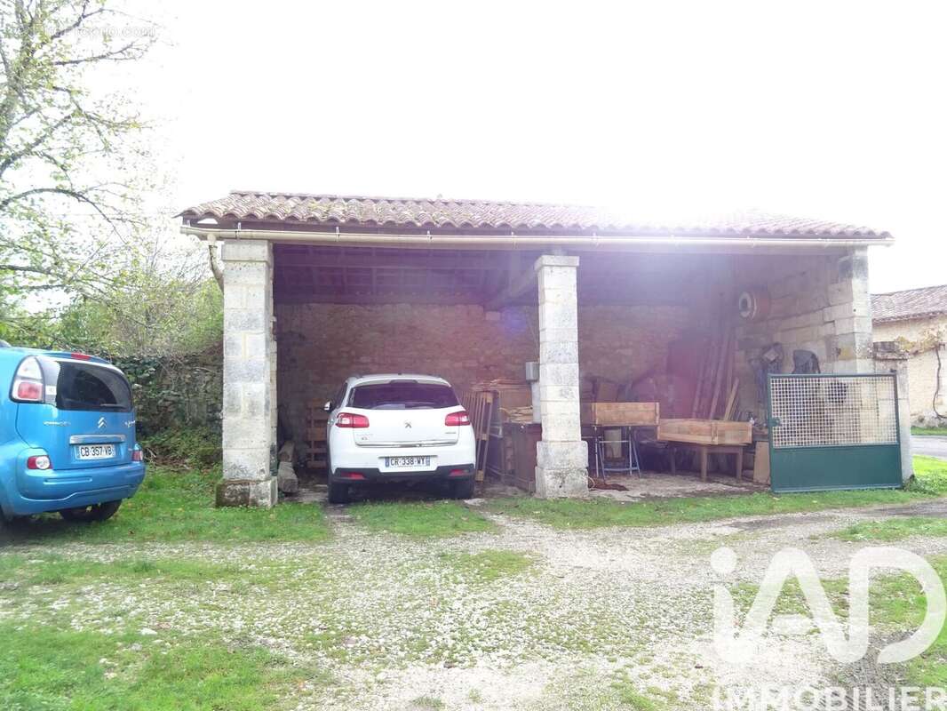 Photo 8 - Maison à LA ROCHEBEAUCOURT-ET-ARGENTINE