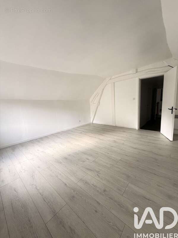 Maison 100 m² à Ville-Saint-Jacques  - photo 4
