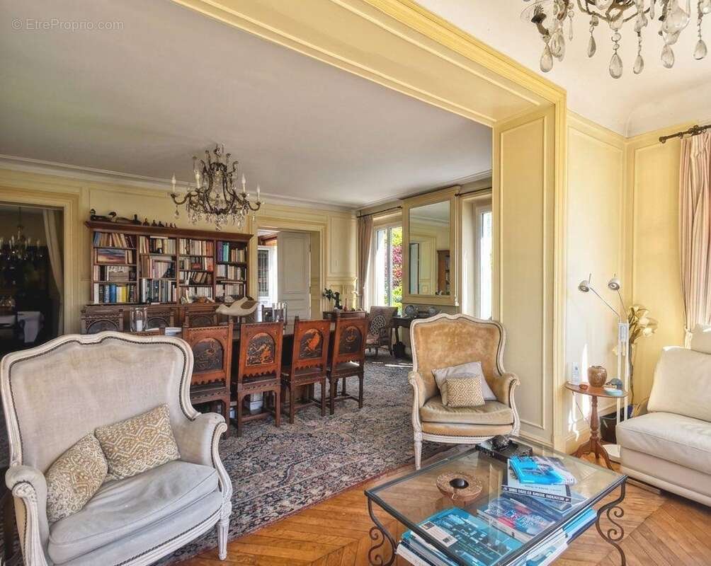 Maison à MANDRES-LES-ROSES