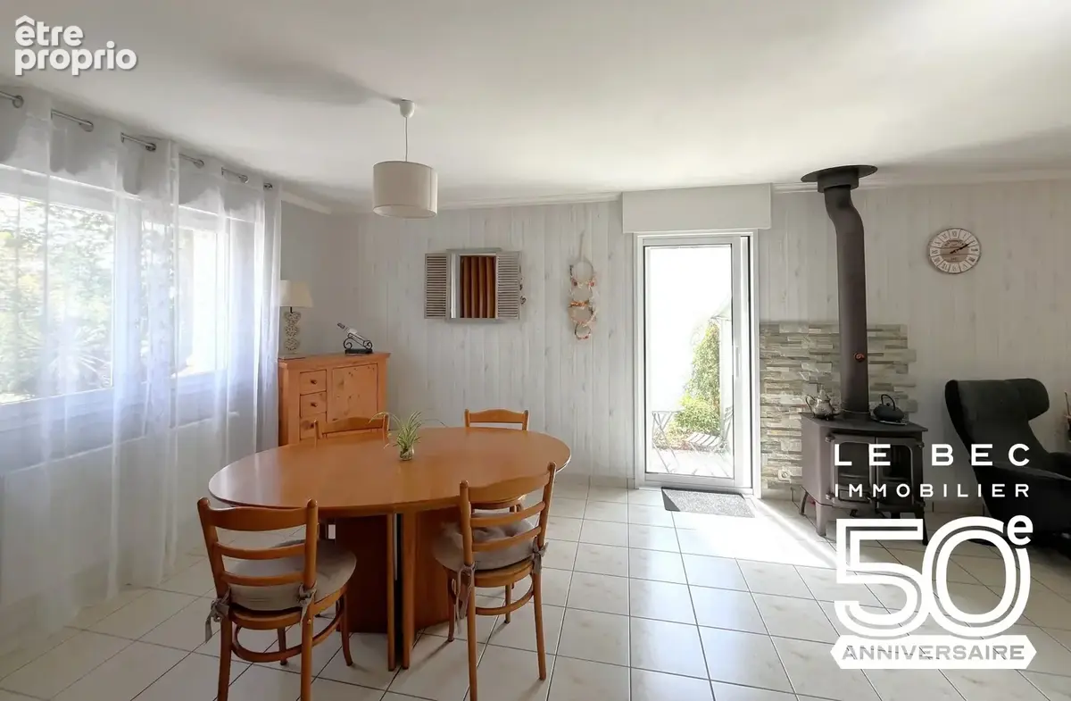 Maison 102 m² à Saint-Ave  - photo 5