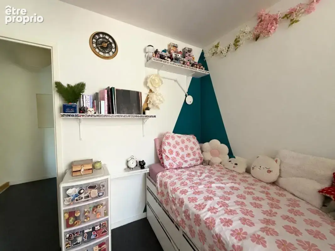 Stains - beau duplex - 3 pieces de 60m² - au 1er et dernier - photo 9