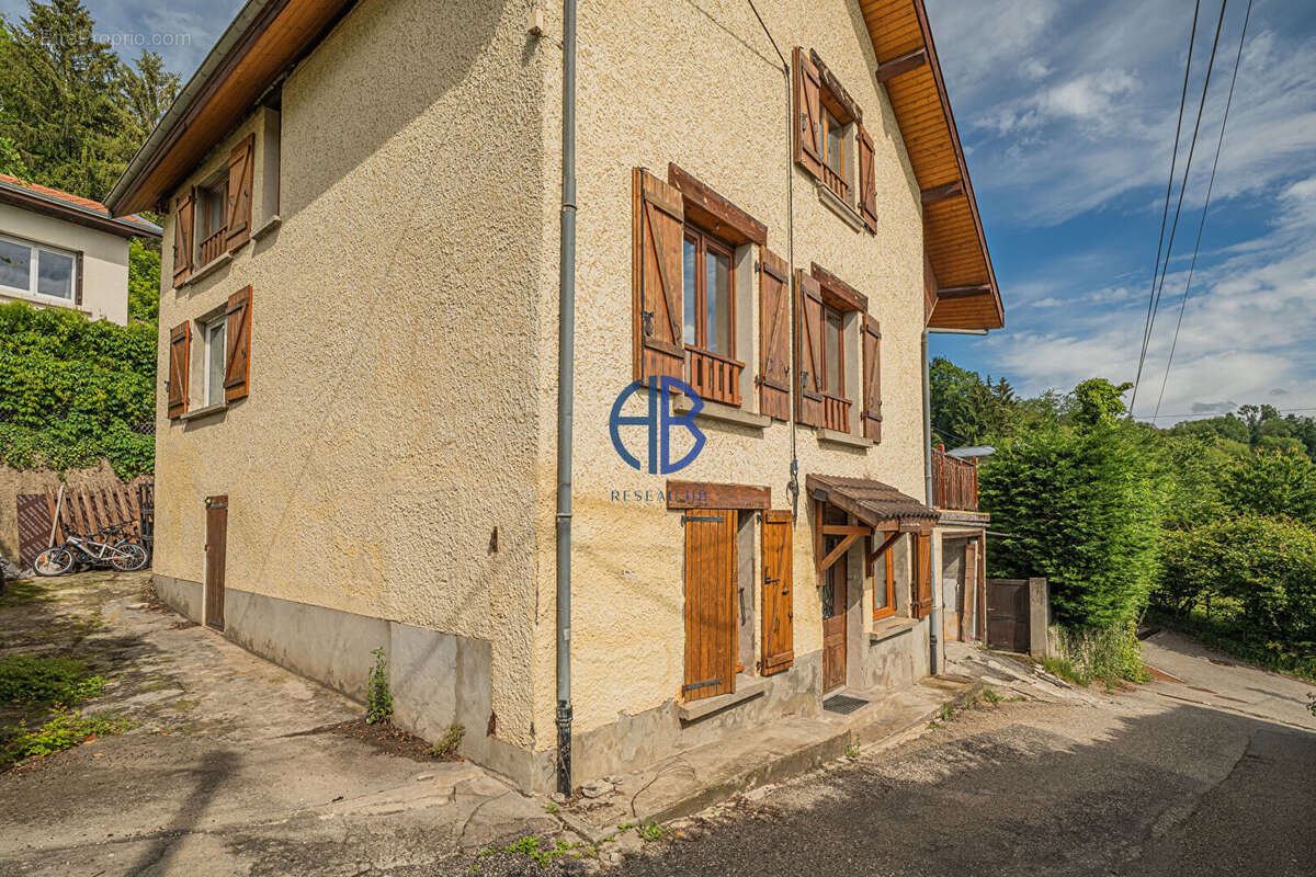 Maison Renage 5 pièce(s) 137 m2 + jardin + terrasse - photo 16