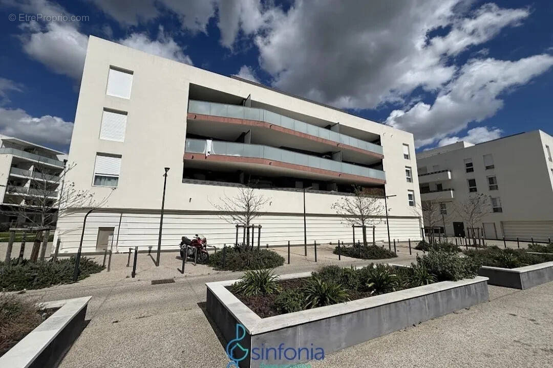 Commerce à JUVIGNAC