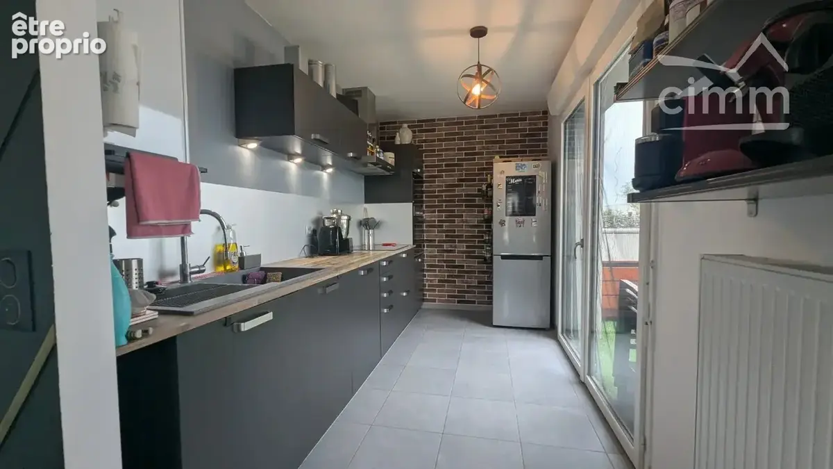 Superbe T3 moderne avec terrasse et garage à Villeurbanne - photo 3