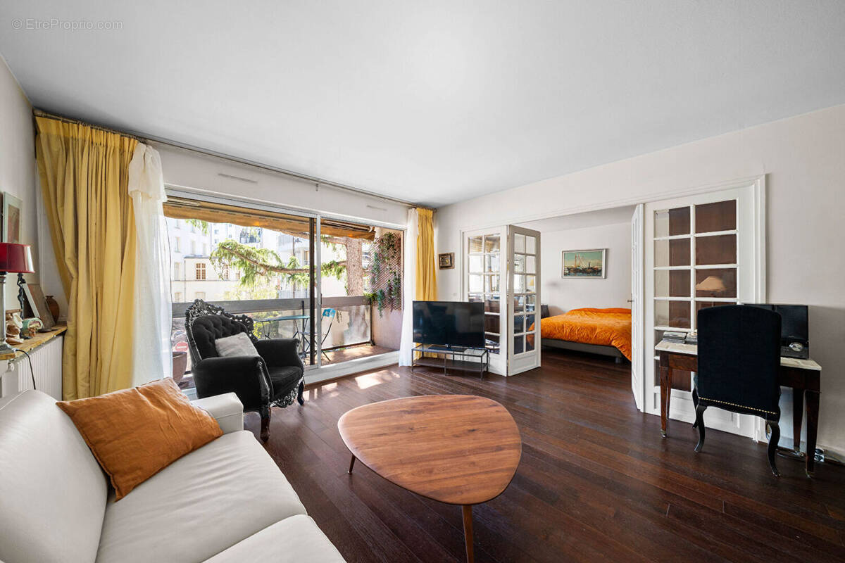 Appartement à PARIS-14E