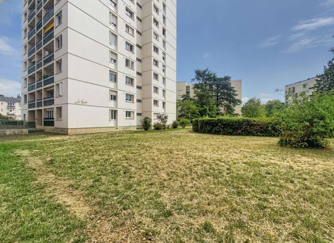 Appartement - 2 Chambres - Possibilité 3 - Balcon - Jolie vue dégagée - Résidence sécurisée - Proche commodités - photo 2