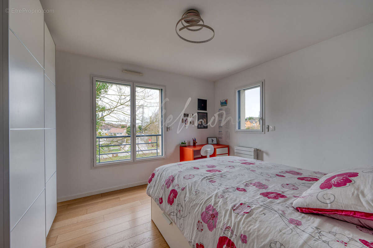 Maison à CRESPIERES