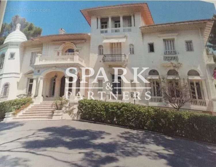 Appartement à ROQUEBRUNE-CAP-MARTIN